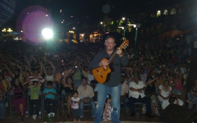 Tuvo Copainalá una noche de romance con Nicho Hinojosa