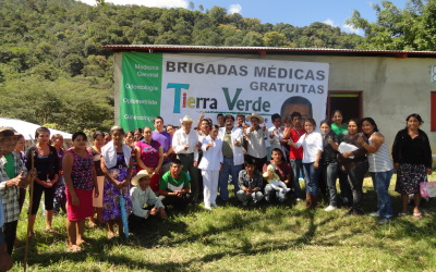 Tierra Verde y Toño Figueroa llevan brigada médica a Las Flores en Chicomuselo