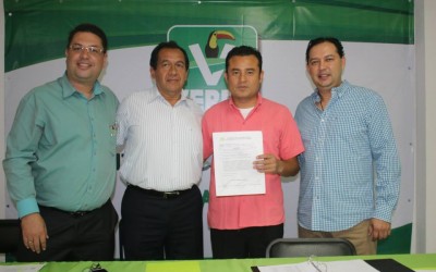 David Gutiérrez se registra como precandidato a la alcaldía de Berriozábal