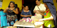 Mayordomía Zoque realiza ensarta de Flor de Mayo